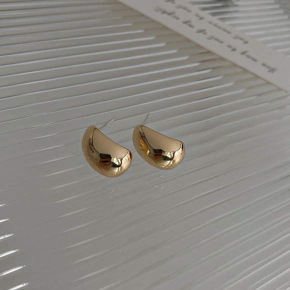Gold Colored Contemporary Fashion Earring - Picture 4 of 7
